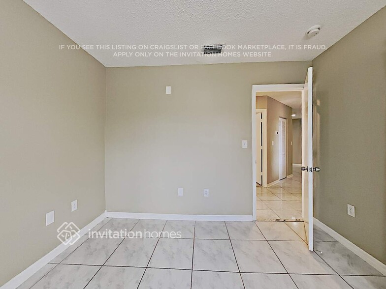 Building Photo - 15555 SW 95th Ln