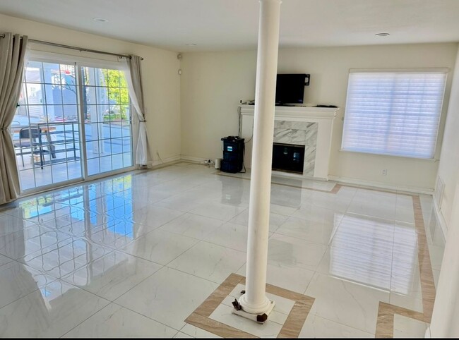Building Photo - 1038 Regal Canyon Dr