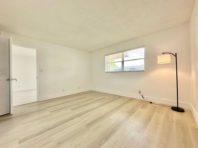 Building Photo - 8051 S Colony Cir