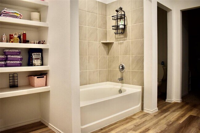 Building Photo - 1811 Legacy Hills Dr