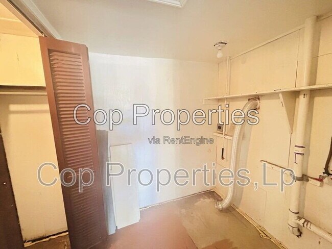 Building Photo - 2914 Greenacres St