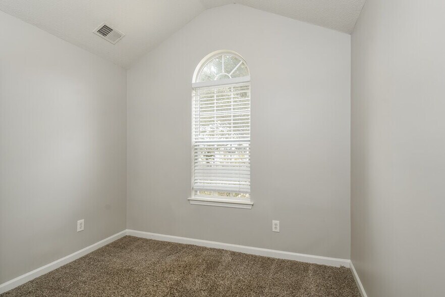 Building Photo - 3209 Lower Creek Dr