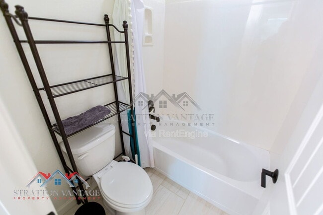 Building Photo - 959 W Zion Pl