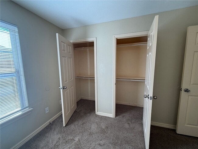 Building Photo - 245 Graystone Cir