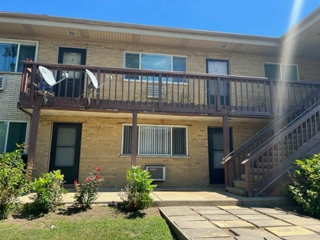 Building Photo - 593 Park Plz