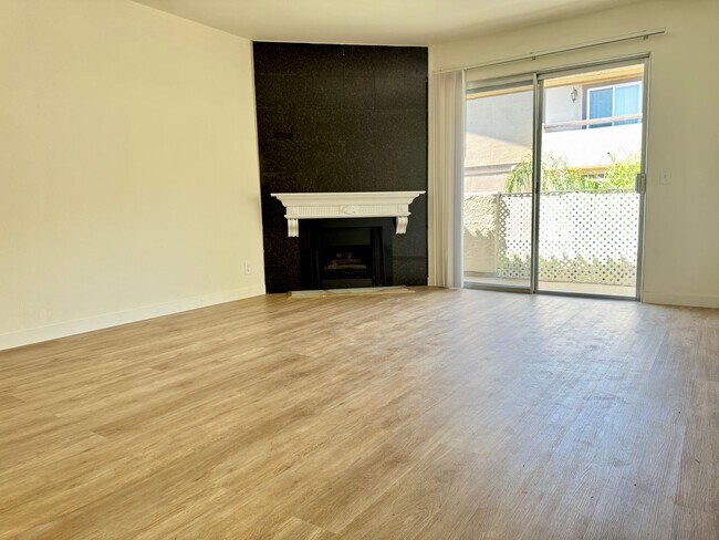 Building Photo - Spacious 2 Bedroom 2 Bath Condo