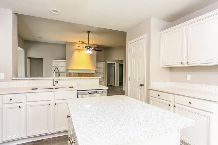 Building Photo - 2716 Wild Grove Ln