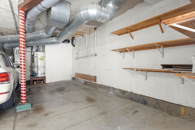 Building Photo - 2128 Bay St