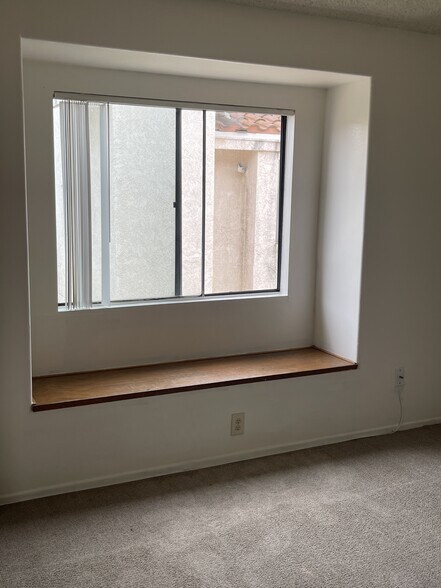 Building Photo - 707 S Webster Ave