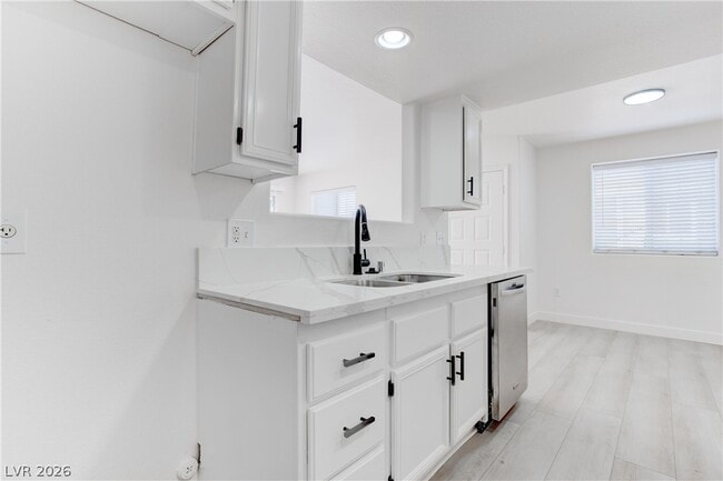 Building Photo - 5792 Ambassador Ave