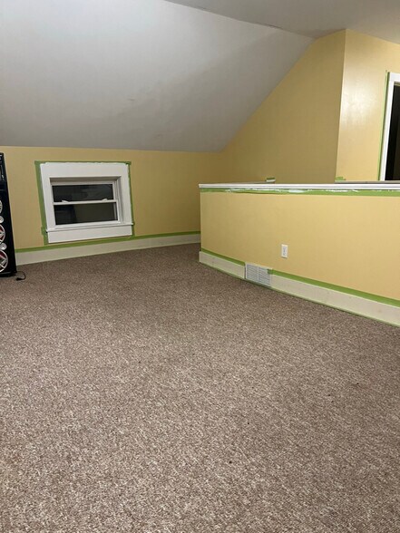 Building Photo - 607 S Red Bud Trail
