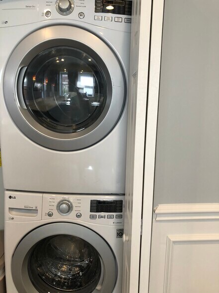 in-unit high efficiency washer & dryer - 5313 South Maryland Avenue