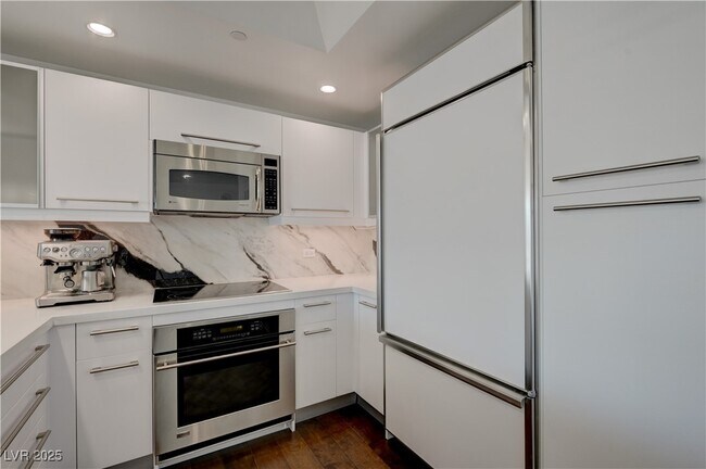 Building Photo - 222 Karen Ave