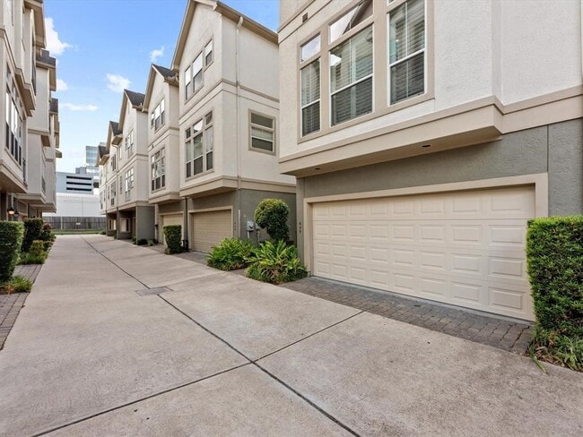 Building Photo - 625 Hartman St