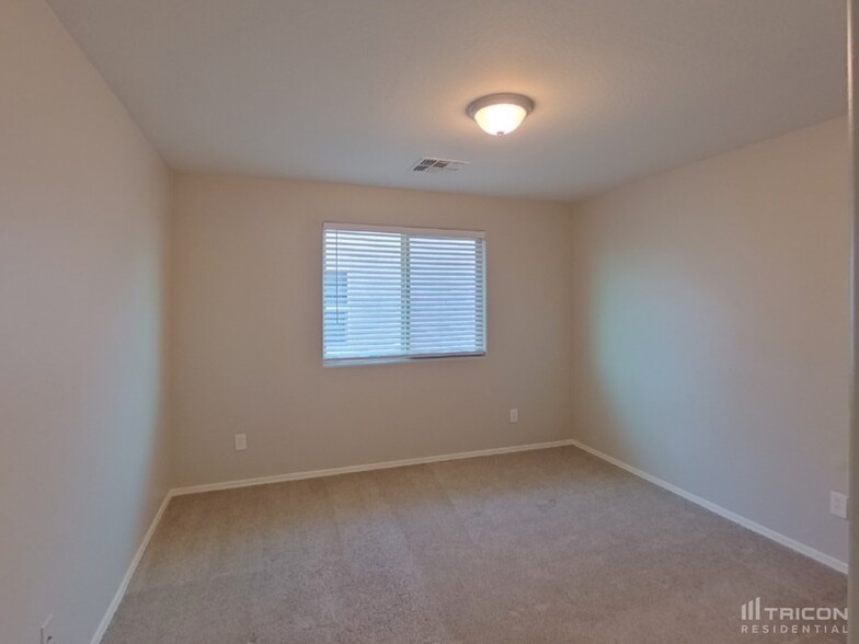 Building Photo - 5711 W Milada Dr