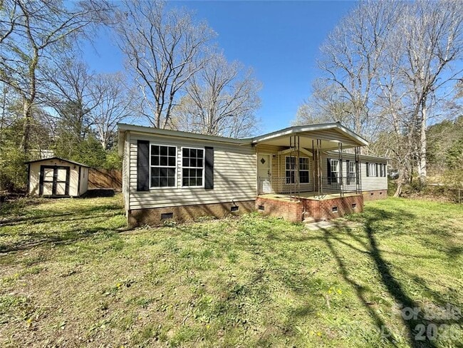 Building Photo - 4 Bedroom/2 Bath Home for Rent
