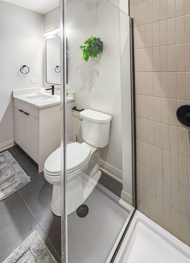 Building Photo - 1934 W North Ave