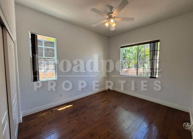 Building Photo - 637 Oak Glade Dr