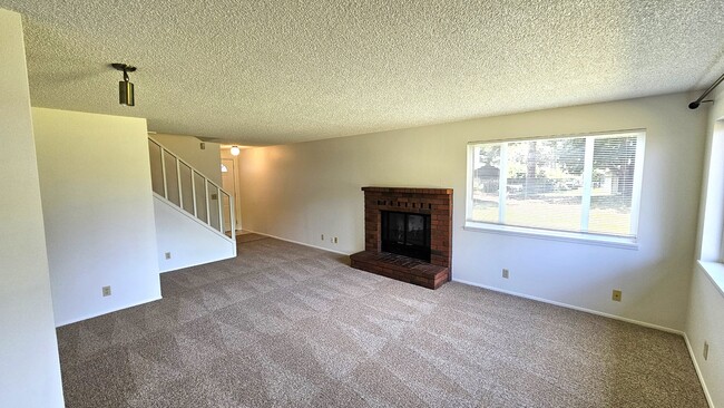 Building Photo - 1602 SE 145th Ct