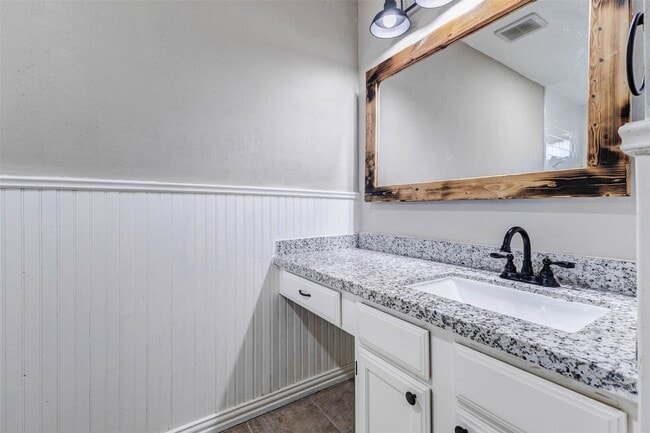 Building Photo - 6715 Liberty Valley Dr