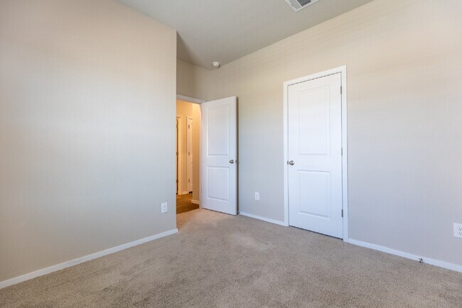 Building Photo - 373 Jade St