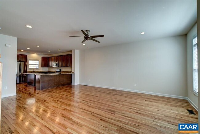 Building Photo - 2402 Winthrop Dr