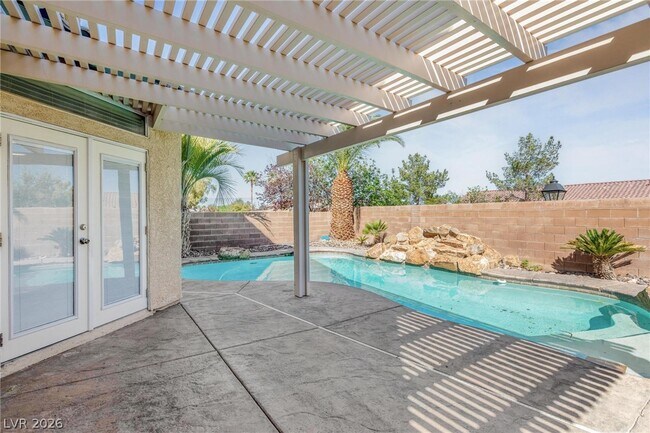 Building Photo - 10980 St Rafael St