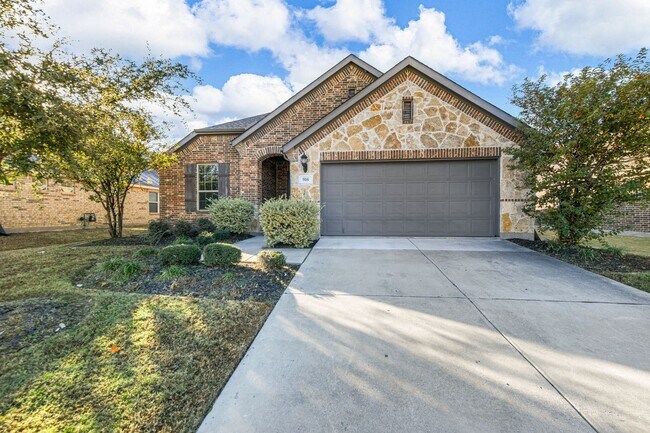 Primary Photo - Charming 1-Story 4 Bedroom 2 Bathroom in L...