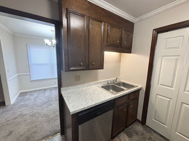 Building Photo - 118/120 Elizabeth Darby Lane