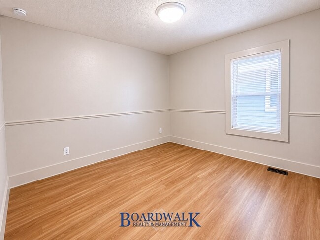 Building Photo - Beautiful 4 Bed 2 Bath SLC home!