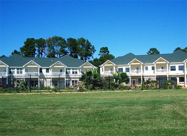 Building Photo - 16020 Fountainview Dr
