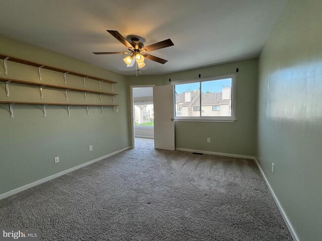 Building Photo - 1405 Roberts Way