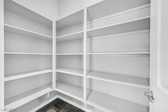 Building Photo - 3367 Stone View Ave