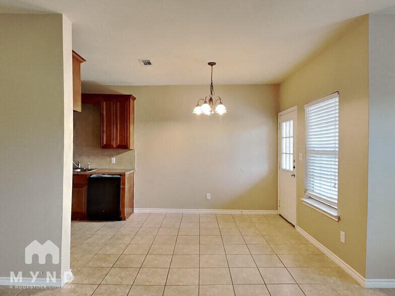 Building Photo - 902 Parkplace Rdg