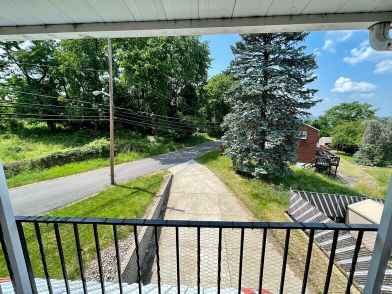 Balcony - 1453 Woodbine St