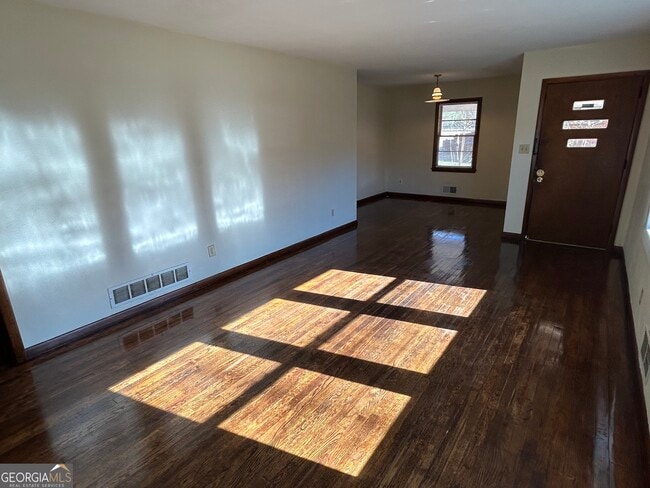 Building Photo - 190 Northcrest Dr