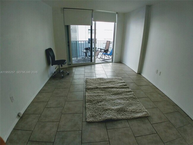 Building Photo - 1228 West Ave