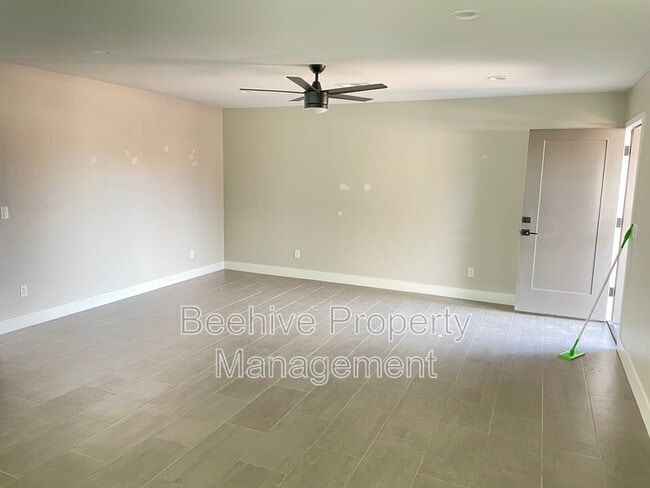 Building Photo - 4809 E Camino Cir