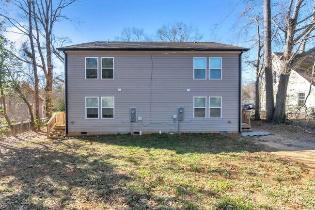 Building Photo - *Amazing Lease Offer* Elegant 3 Bedroom, 2.5 Bathroom Duplex with 1-Car Garage in Woodruff $1750/...