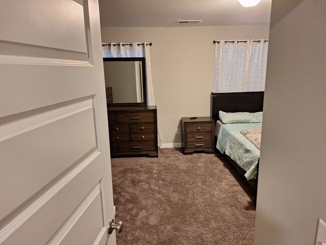 Building Photo - Beautiful Five Bedroom Home Located in Northeast Columbia!