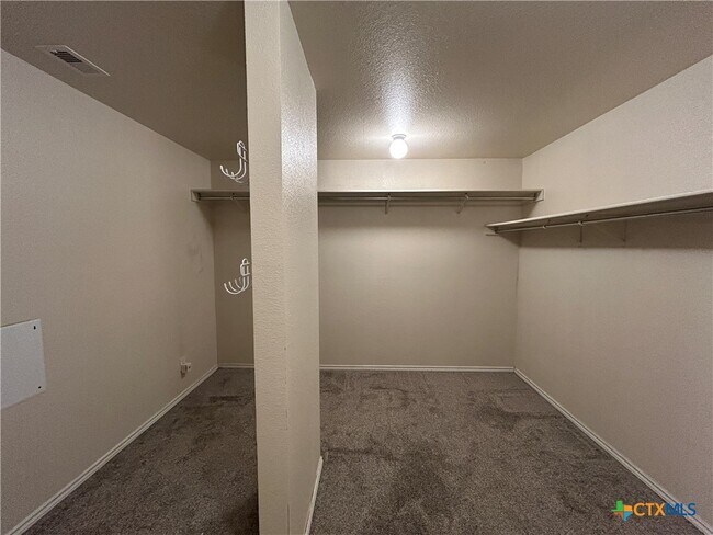 Building Photo - 424 Copper Hill Dr