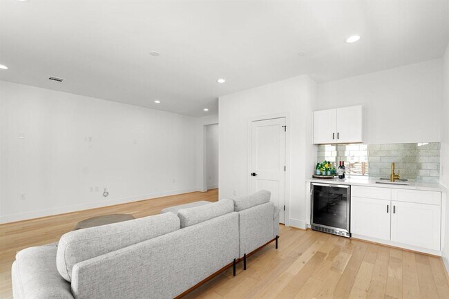 Building Photo - 4226 Gibson St