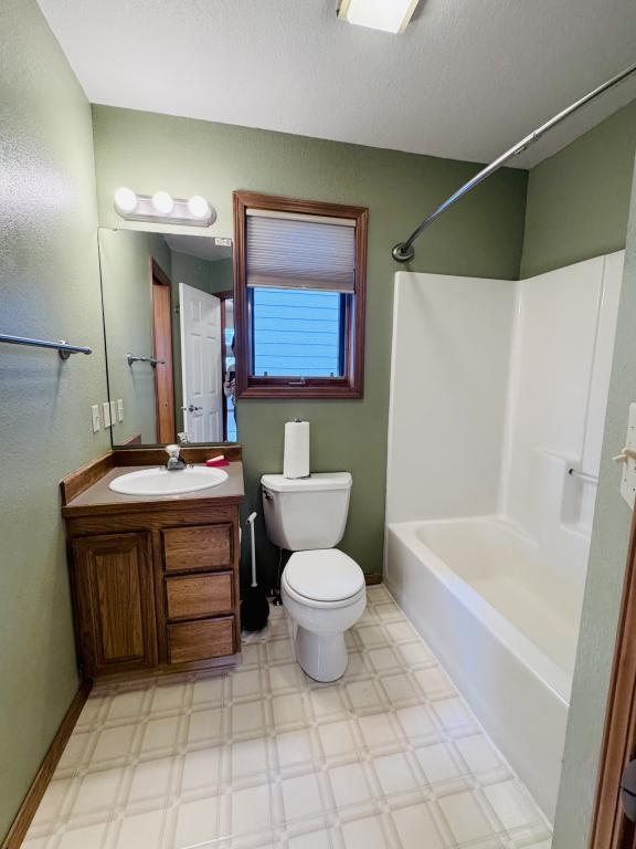 Building Photo - 2153 Alpine Dr