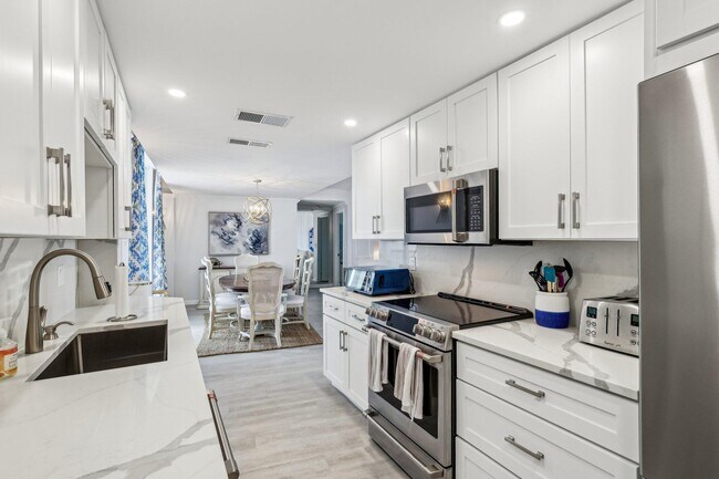 Building Photo - 5400 N Ocean Dr