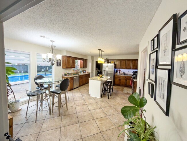 Building Photo - 743 Grovewood Dr