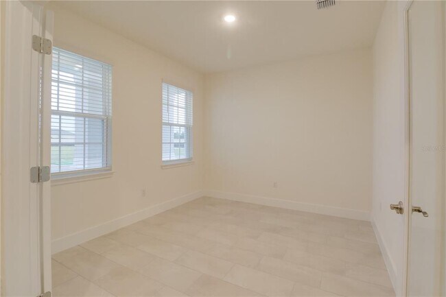 Building Photo - 5212 SW 40th Cir