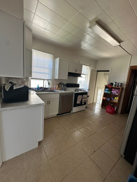 Building Photo - 105-1 Bool St