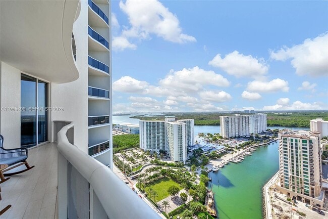 Building Photo - 15901 Collins Ave