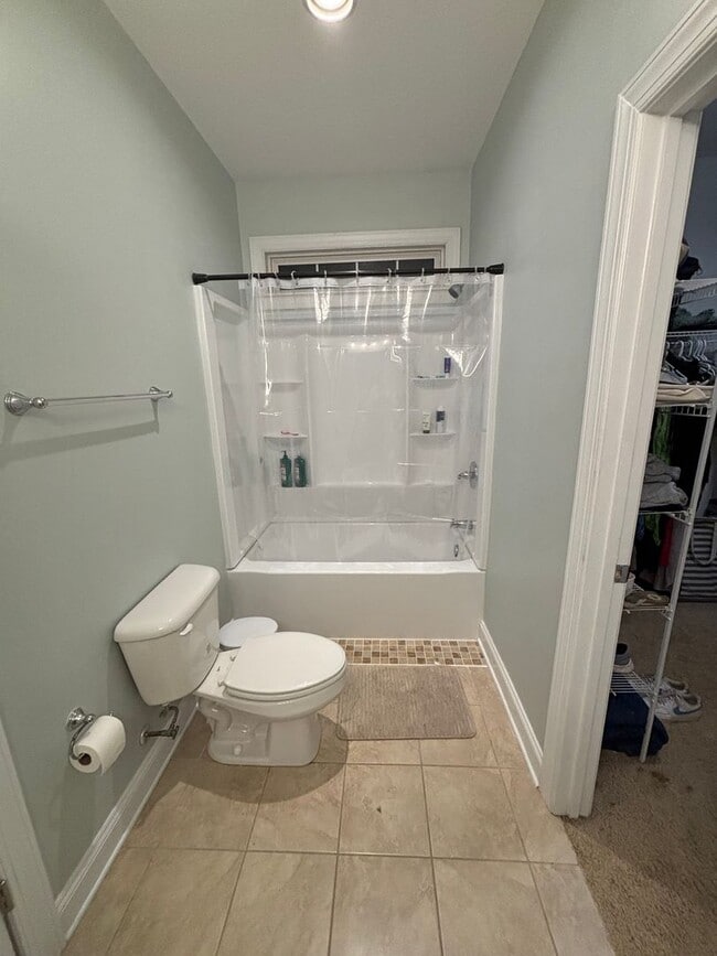 Building Photo - Charming 3BD, 2BA home with spacious yard and screened in porch