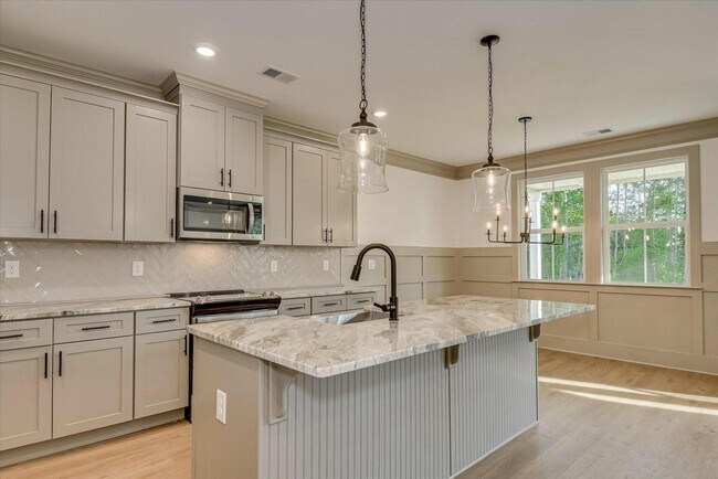 Building Photo - 2021 Warbler Dr